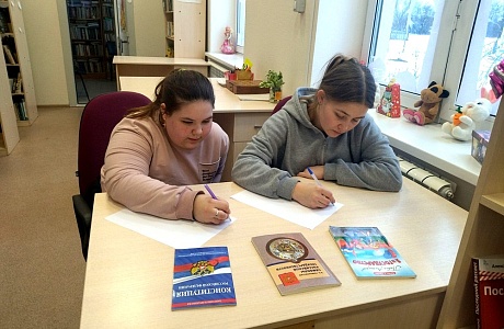 В библиотеке с. Каменный Брод с подростками проведена познавательная викторина «Основной закон жизни» 