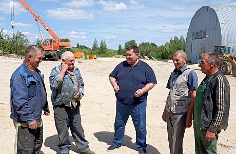 Депутат Собрания представителей Иссинского района Пензенской области Рушан Булатов проводит встречи с трудовыми коллективами 