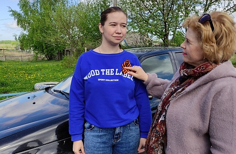 Библиотекарь села Бекетовка провела акцию «Георгиевская ленточка – символ Победы» Библиотекарь села Бекетовка провела акцию «Георгиевская ленточка – символ Победы»