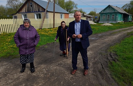 Депутат Собрания представителей Иссинского района Пензенской области Тахир Гафаров встретился с населением 
