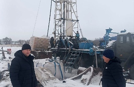 Инспекция буровых работ в селе Дмитриевка Иссинского района Инспекция буровых работ в селе Дмитриевка Иссинского района