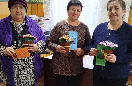 Поздравительная акция «Самым дорогим» в библиотеке села Уварово