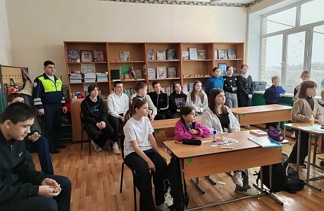 Встреча обучающихся МБОУ «Средняя школа с. Соловцово» с инспектором ГИБДД