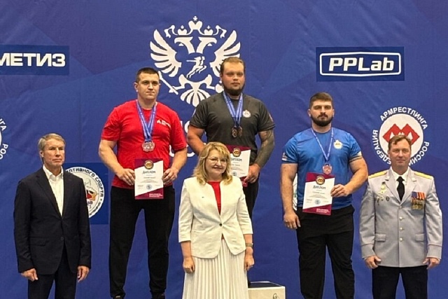 Пензенец Кирилл Юхно стал абсолютным чемпионом на „Кубке Отечества“ по армрестлингу