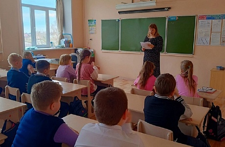 Библиотекарь Центральной районной библиотеки р.п. Исса провела с учениками лицей р.п. Исса игру - путешествие «Эпоха космоса»