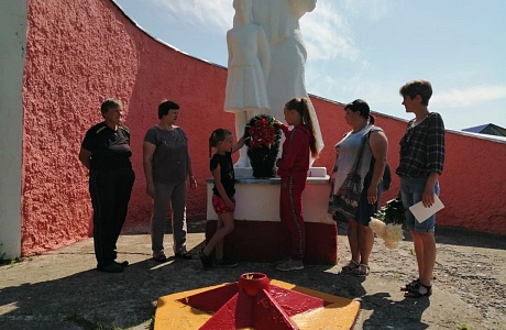 В с. Каменный Брод прошла патриотическая акция «Сначала была беда, Победа пришла потом…» в рамках Дня памяти и скорби В с. Каменный Брод прошла патриотическая акция «Сначала была беда, Победа пришла потом…» в рамках Дня памяти и скорби