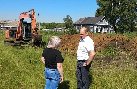 Глава администрации Иссинского района Николай Аргаткин проконтролировал ход выполнения ремонтных работ 	