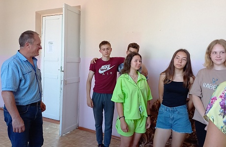 Владимир Ларичкин посетил лагерь труда и отдыха «Возрождение»