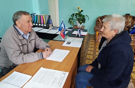 Депутат Собрания представителей Иссинского района Пензенской области Евгений Денисов провел прием населения Депутат Собрания представителей Иссинского района Пензенской области Евгений Денисов провел прием населения