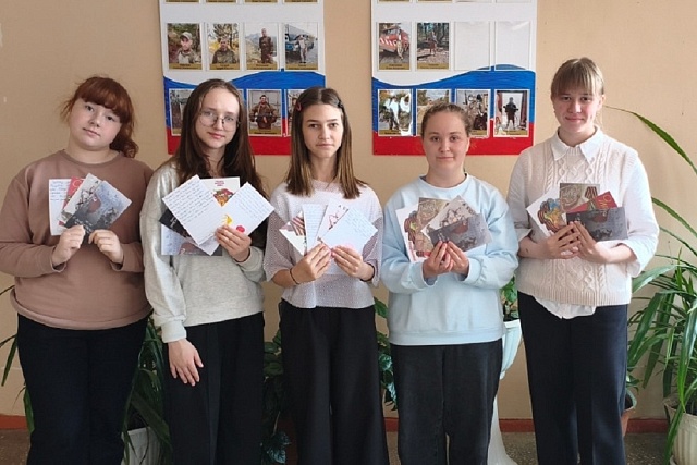 Волонтёры МБОУ «Лицей р.п. Исса имени Н.Н. Гаврилова» поздравили участников СВО с Днём Победы