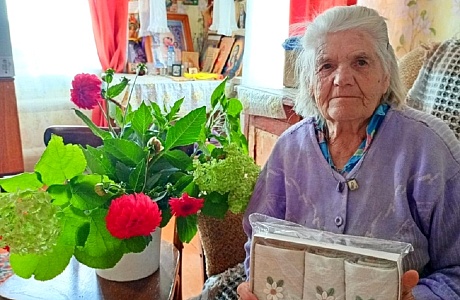 10 сентября 2024 года свой 90-летний юбилей встретила жительница с. Соловцово Борисова Александра Михайловна, находящаяся на социальном обслуживании в КЦСОн Иссинского района