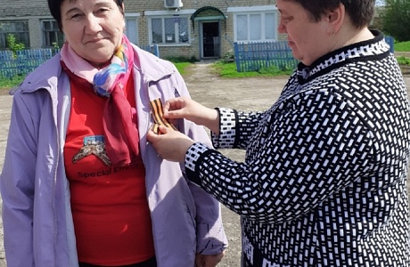 Библиотека с.Уварово присоединилась к патриотической акции «Георгиевская ленточка» Библиотека с.Уварово присоединилась к патриотической акции «Георгиевская ленточка»
