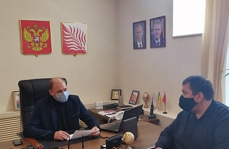 Глава администрации Иссинского района Николай Аргаткин провел личный прием предпринимателей Глава администрации Иссинского района Николай Аргаткин провел личный прием предпринимателей
