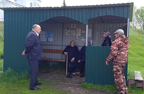 Депутат Собрания представителей Иссинского района Пензенской области Владимир Кузнецов встретился с населением Знаменско-Пестровского сельсовета Депутат Собрания представителей Иссинского района Пензенской области Владимир Кузнецов встретился с населением Знаменско-Пестровского сельсовета