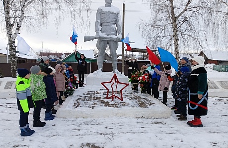 В Булычевском сельском доме культуры прошел урок мужества «Герои нашего Отечества» В Булычевском сельском доме культуры прошел урок мужества «Герои нашего Отечества»