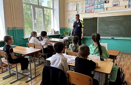  Сотрудники Госавтоинспекции Лунинского района провели встречу с обучающимися школы села Соловцово