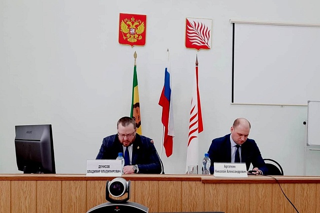 В Иссинском районе прошла очередная сессия Собрания представителей