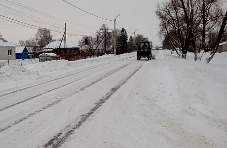 В Иссинском районе проводится расчистка территорий от снега