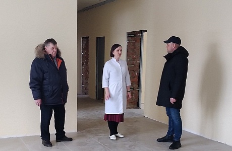 Глава Иссинского района Пензенской области Николай Аргаткин проинспектировал ход работ по капитальному ремонту в ГБУЗ «Иссинская участковая больница» 