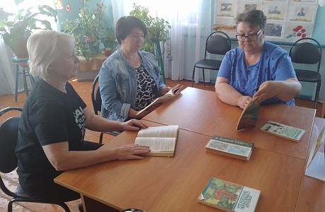В библиотеке свх. Маяк для клуба садоводов – любителей «Флора» прошла беседа – рекомендация «Теплицы и парники» В библиотеке свх. Маяк для клуба садоводов – любителей «Флора» прошла беседа – рекомендация «Теплицы и парники»