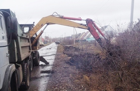 В Иссе ведутся работы по очистке водоотводных канав В Иссе ведутся работы по очистке водоотводных канав
