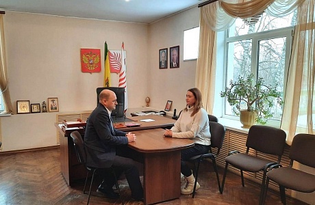 Глава Иссинского района провёл встречу с директором подразделения ООО «Курск АгроАктив» ОП в с.Каменный Брод
