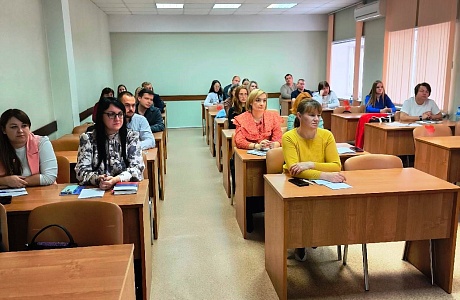 Для вновь принятых на работу государственных и муниципальных служащих организованы семинары по вопросам противодействия коррупции