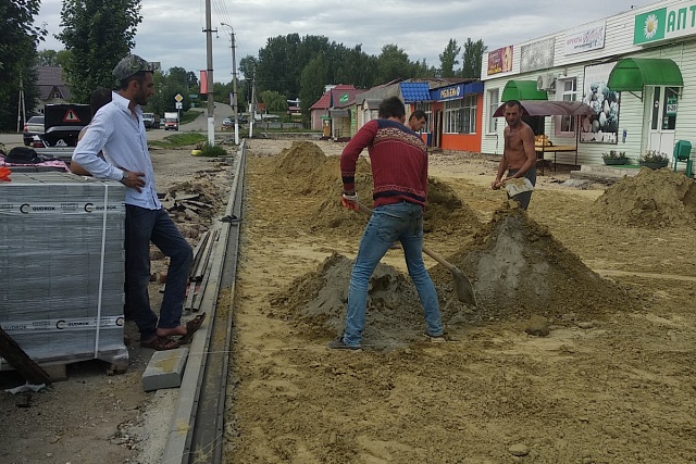 Ведется благоустройство улицы Калинина в р.п.Исса 