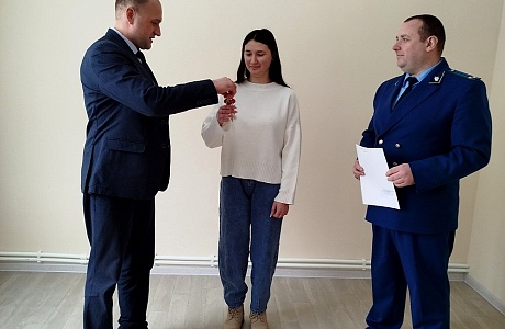 28 декабря 2024 года состоялось вручение ключей от квартиры по программе обеспечения жильём детей-сирот