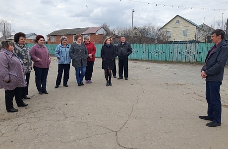 Депутат Собрания представителей Иссинского района Пензенской области Алексей Маркин проводит встречи с населением рабочего поселка Исса
