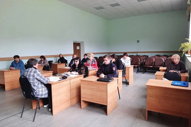 Заседание комиссии по делам несовершеннолетних Иссинского района: итоги и планы