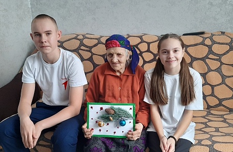 Поздравили самого старейшего жителя села Дмитриевки, труженицу тыла в Великую Отечественную войну Милову Валентину Яковлевну