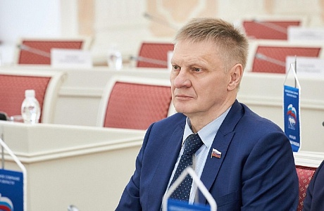 Дмитрий Петров оказал благотворительную помощь храму Воскресения Христова в селе Уварово Дмитрий Петров оказал благотворительную помощь храму Воскресения Христова в селе Уварово