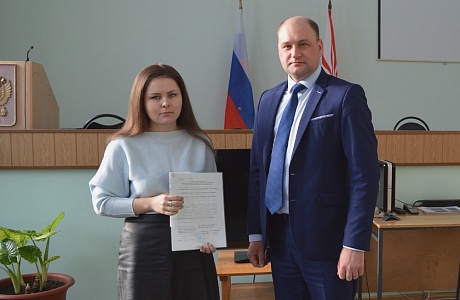 Участникам жилищных программ вручены жилищные сертификаты
