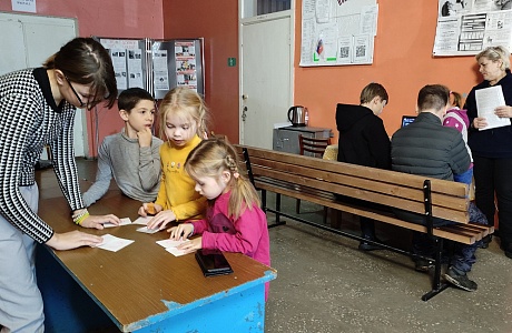 В библиотеке с. Бекетовка в преддверии празднования Дня народного единства для детей школьного возраста прошло этнографическое путешествие «Мы разные, но мы вместе» В библиотеке с. Бекетовка в преддверии празднования Дня народного единства для детей школьного возраста прошло этнографическое путешествие «Мы разные, но мы вместе»