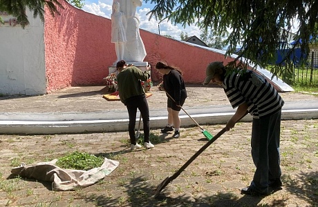 Живая память: участники проекта “Хранители истории” навели порядок у памятника в Каменном Броде Живая память: участники проекта “Хранители истории” навели порядок у памятника в Каменном Броде