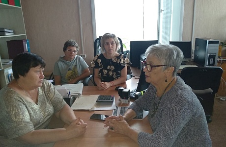 Начальник Управления соцзащиты населения Татьяна Юрина провела встречу с трудовым коллективом центра занятости населения