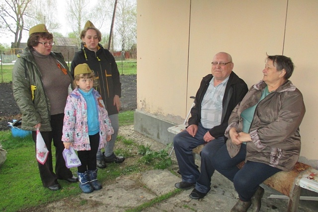 В селе Новотрёхсвятское Иссинского района прошла акция «Поем двором», посвященная Дню Победы В селе Новотрёхсвятское Иссинского района прошла акция «Поем двором», посвященная Дню Победы
