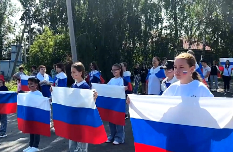 В Иссе масштабно отметили День Государственного флага Российской Федерации! Вчера в поселке прошла яркая акция, посвящённая этому празднику