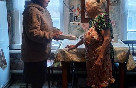 Свой 95-летний юбилей встретила жительница с. Александровка, находящаяся на социальном обслуживании в КЦСОн Иссинского района