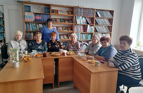В Центральной районной библиотеке р.п. Исса состоялись праздничные посиделки клуба для пожилых «Седая юность» В Центральной районной библиотеке р.п. Исса состоялись праздничные посиделки клуба для пожилых «Седая юность»
