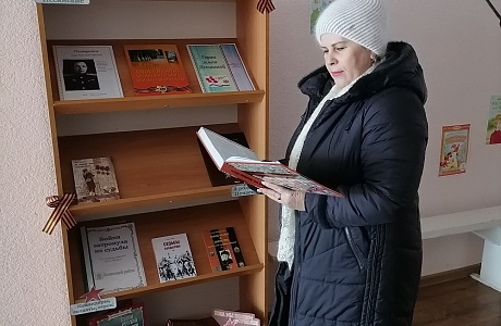 Библиотекари Центральной районной библиотеки р.п. Исса оформили обзорную книжно-предметную выставку «Героям Отечества посвящается» Библиотекари Центральной районной библиотеки р.п. Исса оформили обзорную книжно-предметную выставку «Героям Отечества посвящается»
