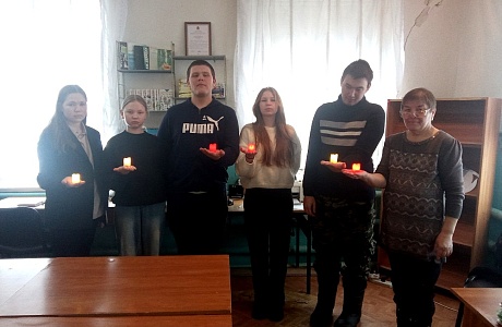 В библиотеке с. Верхняя-Салмовка прошел урок памяти «Блокадных дорог никогда не забыть» В библиотеке с. Верхняя-Салмовка прошел урок памяти «Блокадных дорог никогда не забыть»