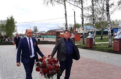 В Иссинском районе прошло возложение цветов, посвященное празднованию 76-й годовщины Великой Победы В Иссинском районе прошло возложение цветов, посвященное празднованию 76-й годовщины Великой Победы