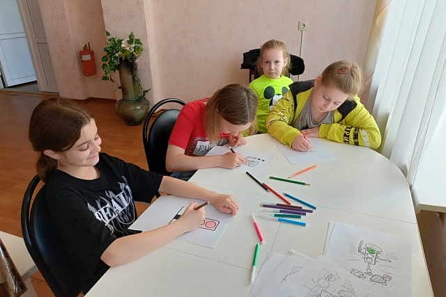В районном Доме культуры прошла познавательно-игроваю программа «Весёлый светофор» В районном Доме культуры прошла познавательно-игроваю программа «Весёлый светофор»
