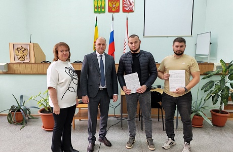 Вручение губернаторского жилищного сертификата в Иссинском районе