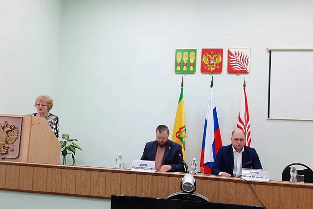 В Иссинском районе прошла очередная сессия Собрания представителей