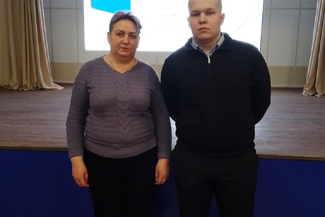 Ученик 11 класса МБОУ" Средняя школа с. Булычево" Бобров Павел принял участие в региональном отборочном этапе интеллектуальной игры " Умники и умницы Сурского края"