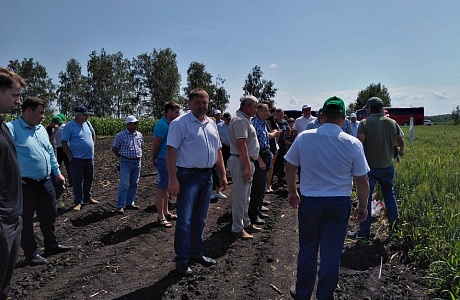 Участие Олега Абанькина в агротехнологической выставке «День поля» в Мокшанском районе