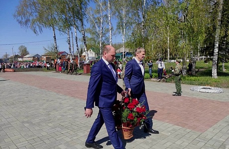 В Иссинском районе прошло возложение цветов, посвященное празднованию 77-й годовщины Великой Победы В Иссинском районе прошло возложение цветов, посвященное празднованию 77-й годовщины Великой Победы